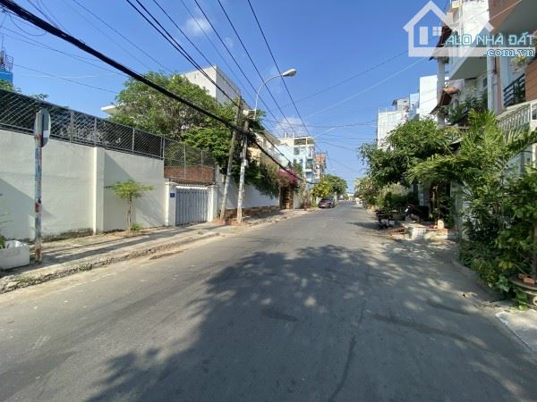 nhà cấp 4 DT 8.1x21m Đuôi 7.87m đường 43 Phường Tân Quy Q7