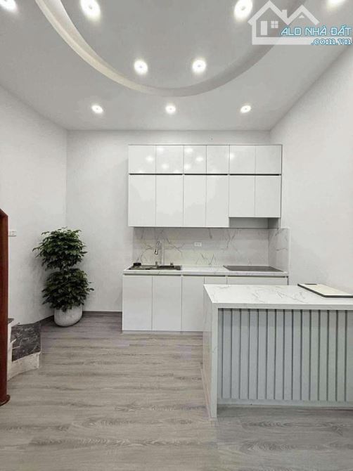 Zá CHỈ 5.X TỶ, Nhà Lạc Trung, Minh Khai, LÔ GÓC, NGÕ NÔNG, 3 NGỦ, MT 4.3m, Gần Time CiTY
