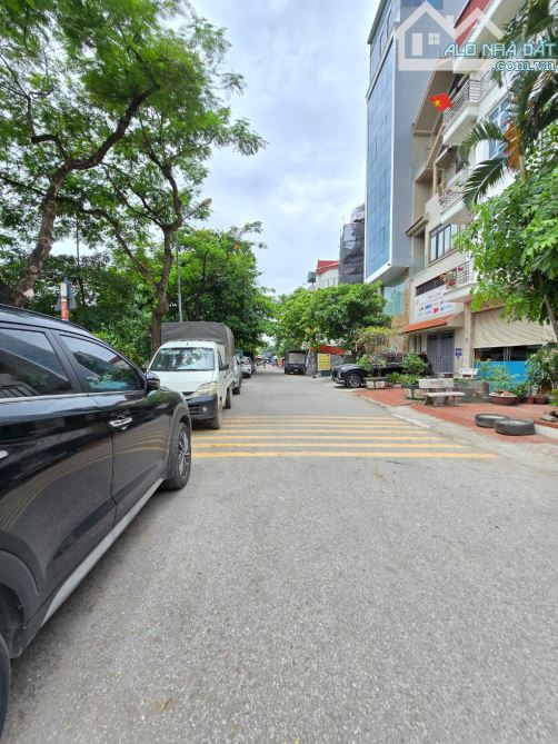 🏡 Bán Nhà Tam Trinh  – Phân Lô, Oto , View Đẹp –  5T– 70m – 23.99 tỷ
