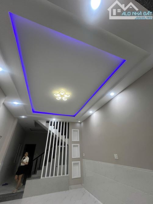 Bán nhà 3 tầng đường Nguyễn Thiện Kế, Sơn Trà gần cầu Rồng