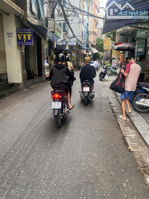 BÁN NHÀ MAI DỊCH CẦU GIẤY - 15M RA Ô TÔ TRÁNH - KINH DOANH - VỊ TRÍ NGON - 41M2, GIÁ TỐT