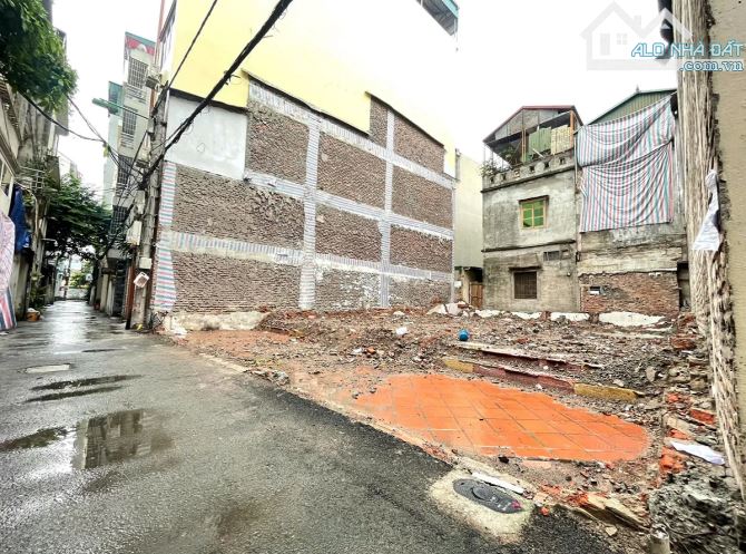 Bán đất mặt ngõ Võng Thị, sổ đỏ vuông đẹp, ngõ thông ô tô, 30m ra ô tô tránh, thẳng tắp
