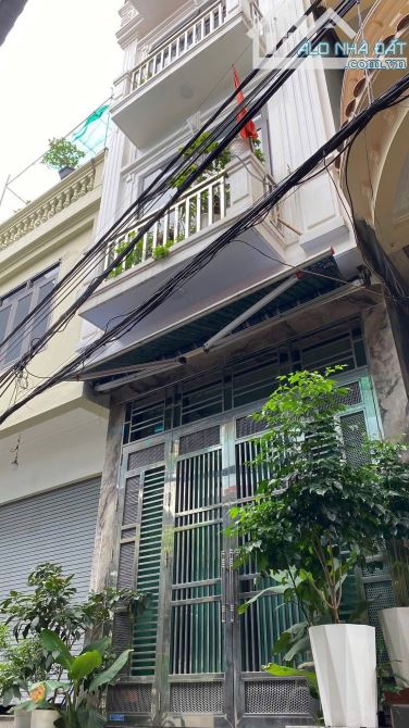 Bán nhà độc lập xây mới tuyến 2 Trần Nguyên Hãn ô tô đỗ cửa giá tốt..