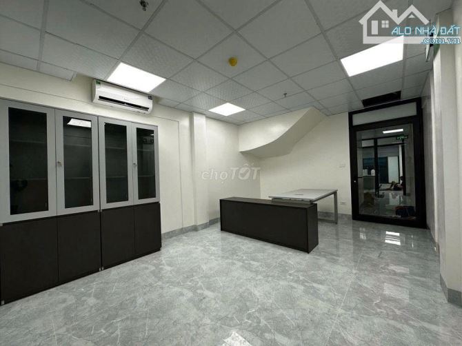 👉 Cho thuê tòa nhà 9 tầng ngõ Dương Khuê – Nam Từ Liêm, 70m², thang máy, PCCC