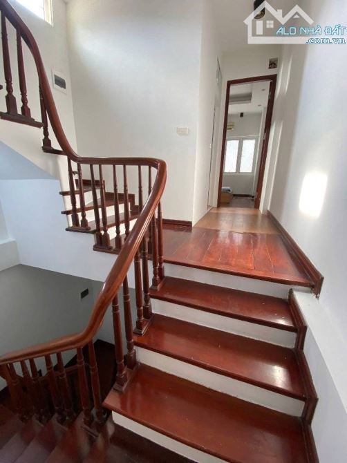 Nhà đẹp Tân Mai – Ô tô tránh, ngõ thông, ở sướng – đầu tư sinh lời cực tốt!—5T-Giá 13.75Tỷ