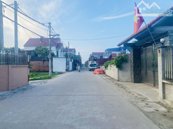 Rẻ nhất xã Sóc Sơn- 162m2-nhỉnh 2 tỷ- đường thông oto- Bìa làng.
