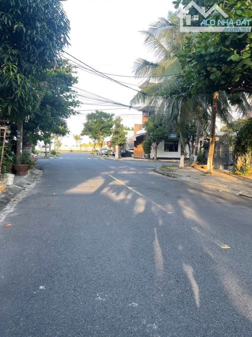 Bán nhà 2 tầng gần biển Tân Trà MT Trà Lộ _  Ngũ Hành Sơn _ 180m2 _ 13.5 tỷ.