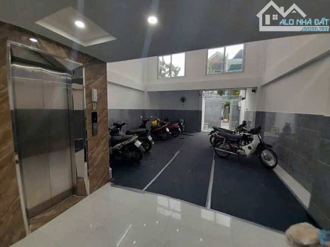 TÒA NHÀ TO RỘNG-DÒNG TIỀN CAO-GIÁ TỐT- BÁN NHÀ CHDV 100M2-6 TẦNG-MẶT TIỀN LÊ LIỂU TÂN PHÚ