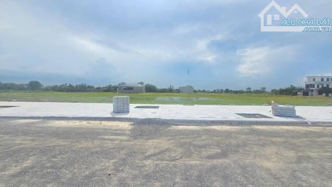 Lô đất vàng mặt tiền đường lớn - cách công viên nước Sun World Sầm Sơn chỉ vài bước chân