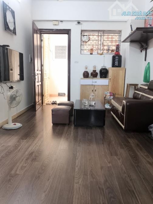 Bán chung cư Linh Đàm lô góc 2 ngủ DT 50m2 giá 3.68 tỷ