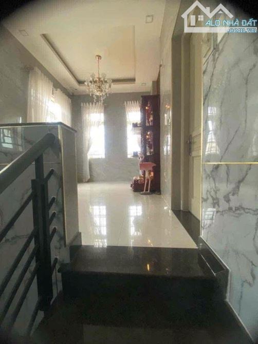 cho thuê biệt thự đường Huỳnh Tấn Phát 8x17 ( 1 lầu ) giá 20 tr