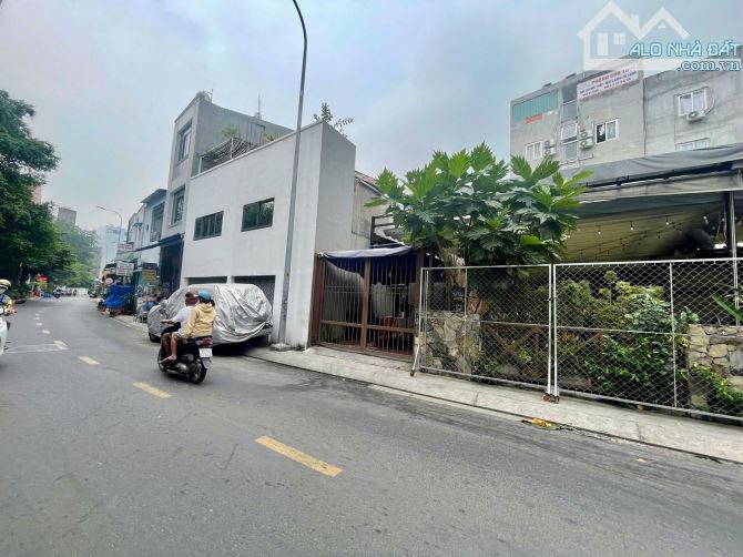 Bán Tòa CHDV 70 Phòng HXH 42 Ung Văn Khiêm P25 BT, DT 20x40m, HĐT 325Tr/Th, Giá 81 Tỷ