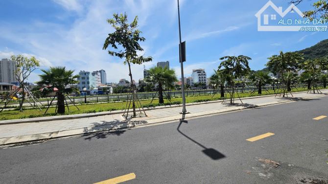V34 Bán biệt thự mặt tiền đường lớn khu BÃI SAU, gần đường Võ Thị Sáu, p Vũng Tàu, tphcm