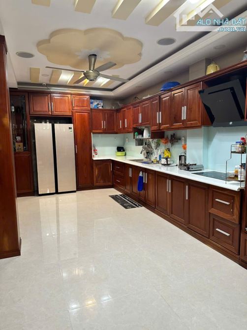 ✅ BÁN NHÀ CĂN GÓC PHẠM VĂN HAI, P.5, Q. TÂN BÌNH – 8M X 20M – 18 CĂN HỘ DỊCH VỤ –100TR/TH