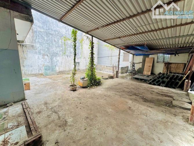 BÁN ĐẤT TẶNG NHÀ - OTO VÀO TẬN CỔNG - XÂY CCMN TUYỆT ĐẸP - BA MẶT THOÁNG