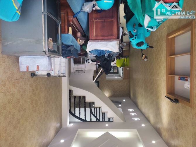 Ngọc Thụy- OTO đỗ cửa 39M x 3 tầng giá chỉ 6.x Tỷ có thương lượng mạnh