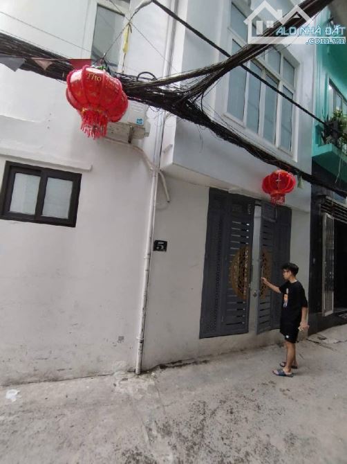 Bán nhà P. Định Công, HN, DT 32 m2, 5 tầng, Mt 5m, giá bán 6.5 tỷ 🔥Mô tả: ☀️ Nhà khu vực