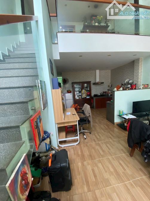 Bán nhà 2 tầng đường 10.5m Trần Văn Trà, trục kinh doanh - gần chợ Hoà Xuân - Giá 6.3 tỉ