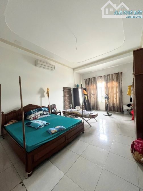 Bán nhà 3 tầng MT Trương Định Sơn Trà.3 tầng 100m2.Giá :13.5 tỷ TL
