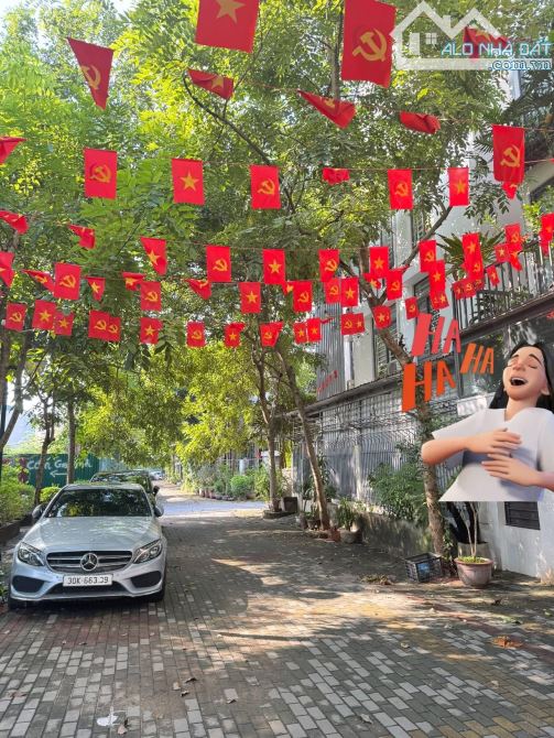 LIỀN KỀ KDT AO SÀO 70M 5T MT5M NHÀ THÔ 3 OTO TRÁNH VIEW CÔNG VIÊN CỰC ĐẸP CHÍNH CHỦ BÁN