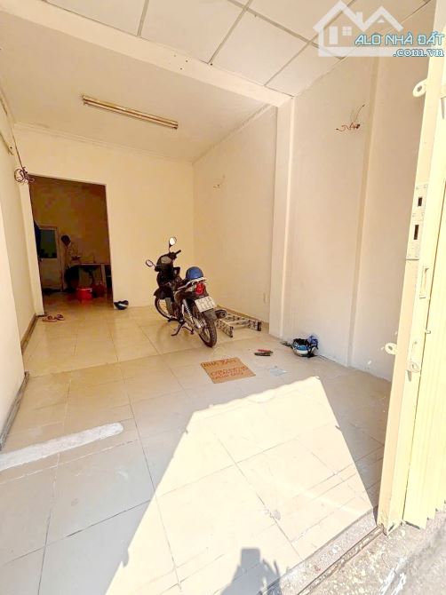 Bán nhà 1 lầu mặt tiền đường Tám Danh P.Chánh Hưng Quận 8