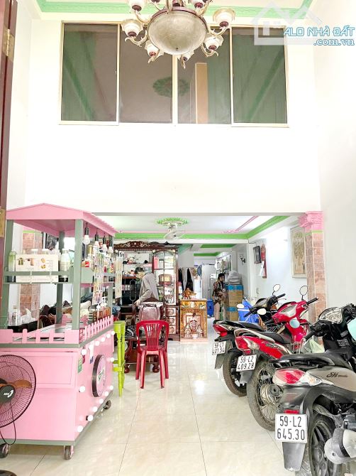 Bán nhà 2 lầu mặt tiền KD đường Bông Sao P.Bình Đông Quận 8