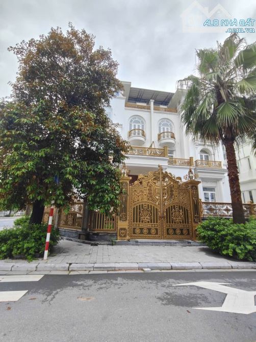 🏠BÁN BIỆT THỰ HAI MẶT TIỀN SIÊU ĐẸP - 143 M2 . MẶT TIỀN 10 M. NỘI THẤT SANG TRỌNG.