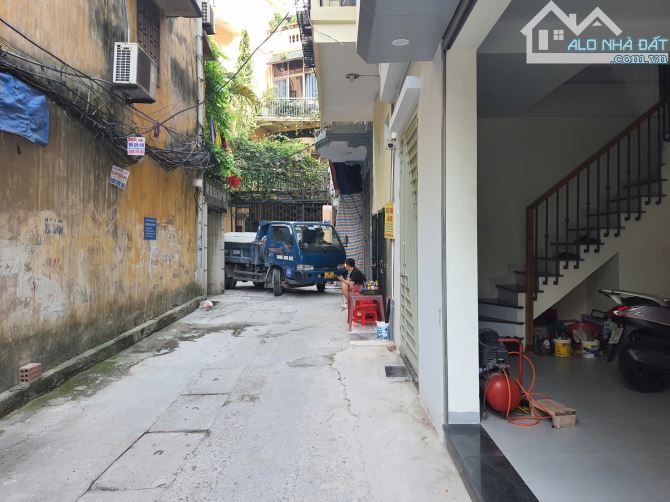 Cho thuê cửa hàng mặt ngõ ô tô phố Thanh Nhàn 25m2 . Giá 7 Triệu