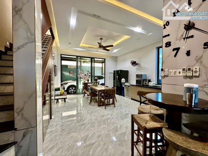 BÁN CĂN BIỆT THỰ LÔ GÓC 2 MT 3 TẦNG ĐƯỜNG 7m5 – ĐỐI DIỆN CÔNG VIÊN – TẠI HÒA XUÂN, ĐÀ NẴNG