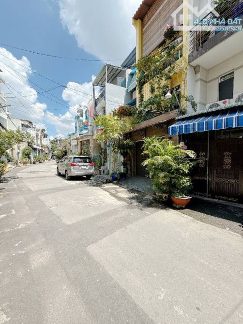 🏠NHÀ 3 TẦNG-HẺM XE HƠI QUAY ĐẦU,SHR 4x12M,4PN,4WC TT Q7 CHỈ NHỈNH 7🧄
