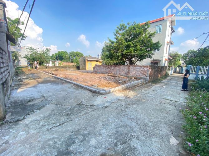 Chính chủ cần tiền bán lô 120 m lô góc ôtô chạy thông lòng vòng   phú nghĩa