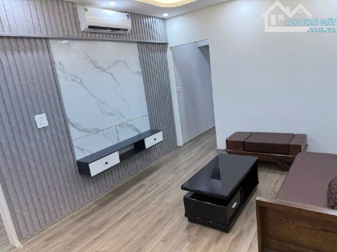 Bán nhà tập thể phố huỳnh trúc kháng tt đống đa lô góc hai thoáng ô tô đỗ cầu thang