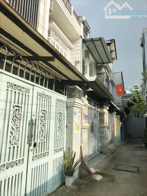 Bán nhà Quận 7,Huỳnh Tấn Phát,2 tầng 4x15,hẻm ba gác,không quy hoạch,giá 4.x tỷ