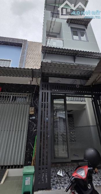 Bán nhà 4 tầng đẹp 41m² (4x11), Hẻm xe hơi Tỉnh Lộ 10, gần Chiến Lược, chỉ hơn 4 tỷ