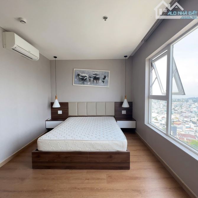 Cần bán căn hộ 2PN 70m2 tầng 18 F Home, trung tâm Đà Nẵng, sổ đỏ có sẳn