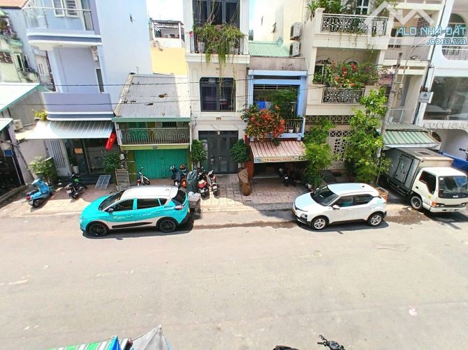 Bán Nhà Mặt Tiền Quận 5 , Đường Phan Văn Trị.