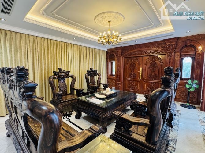 👑 VILLA HOÀNG GIA, Q7 – BỂ BƠI, HỒ KOI, GỖ GÕ ĐỎ – 92 TỶ 💎