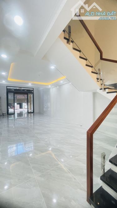 Mặt tiền kd đường nhựa Tân Bình-100m2 - 5 tầng BTCT.