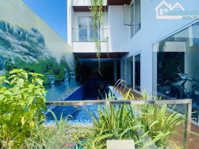 Bán biệt thự cao cấp đường Trần Sâm diện tích 180m2; ngang mặt tiền 10m ; giá 20 tỷ