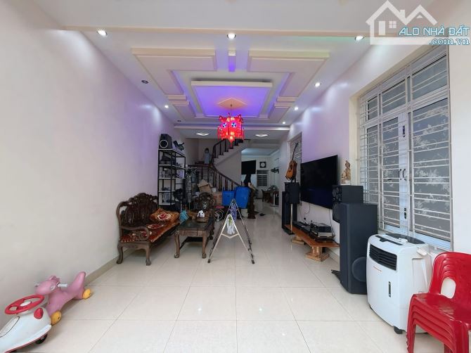 Nhà dân 3 tầng x 120m mặt ngõ Ngô Gia Tự - Thành Tô. Giá 7.9 tỷ