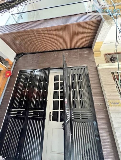 Bán nhà Lạc Long Quân,ngõ thông, ô tô đỗ, 40m2, nhỉnh 11.5 tỷ