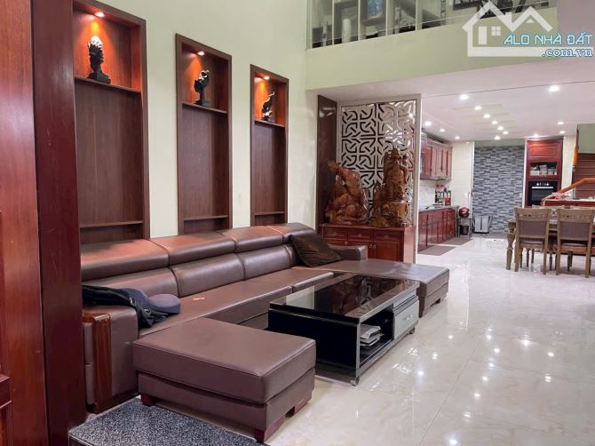 Nhà dân 4,5 tầng x 82m ngõ Đông Khê. Giá 6.68 tỷ