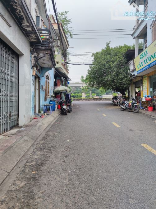 Bán Nhà Mặt Tiền 130m2 Cạnh Ga Metro Suối Tiên, Làng Đại Học, Q9. Giá 12 tỷ