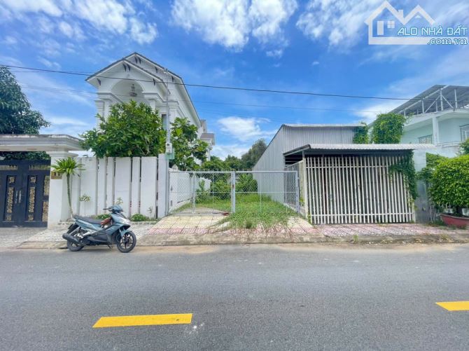 E cần chuyển nhượng lại khu đất như hình quý khách hàng có nhu cầu liên hệ e thành