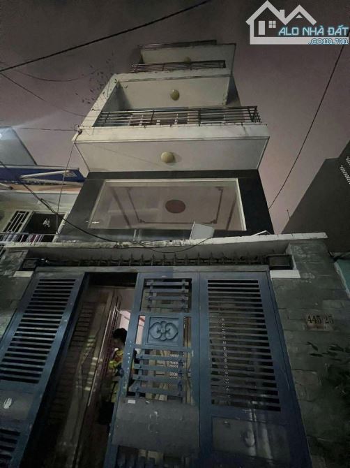 CÁCH CẦU CHÀ VÀ 200M - CHDV 9 PHÒNG - DOANH THU 40TR/THÁNG - 83M2 - 5 TẦNG