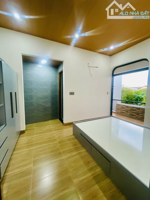 Nhà 2 tầng tân cổ điển kiệt ô tô tải Lại Thế