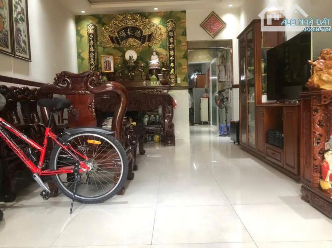 Bán Nhà Quận 1, Dưới 12 Tỷ Hẻm Cô Bắc, DT: 52m², 2 Tầng, Sổ Hồng Riêng, Vuông Vức