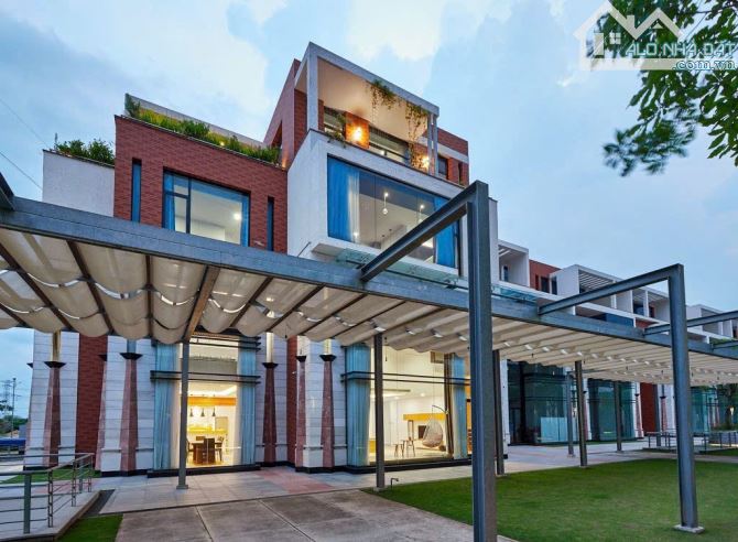 🔥[NHÀ BÈ] SIÊU PHẨM LÔ GÓC 343M² – HẦM, THANG MÁY – DÒNG TIỀN 100TR/THÁNG – CHỈ HƠN 40 TỶ