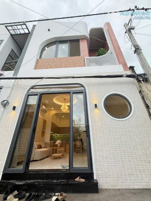 NHÀ TRỆT LẦU HIỆN ĐẠI BỐ TRÍ NỘI THẤT CAO CẤP SANG TRỌNG 3PHÒNG NGỦ, AN KHÁNH, TP.CT