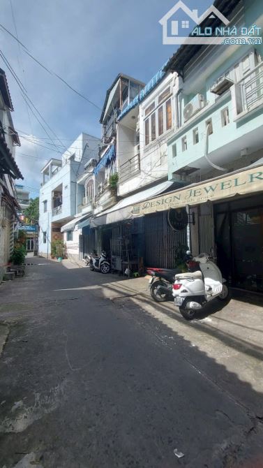 Hẻm xe hơi, Quận 8, Sát MT Tạ Quang Bửu, 4 nở hậu 5,25 x 14m, chỉ nhỉnh 8tỷ